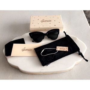 Sonix Cat Eye Sunglasses Black DAFNI